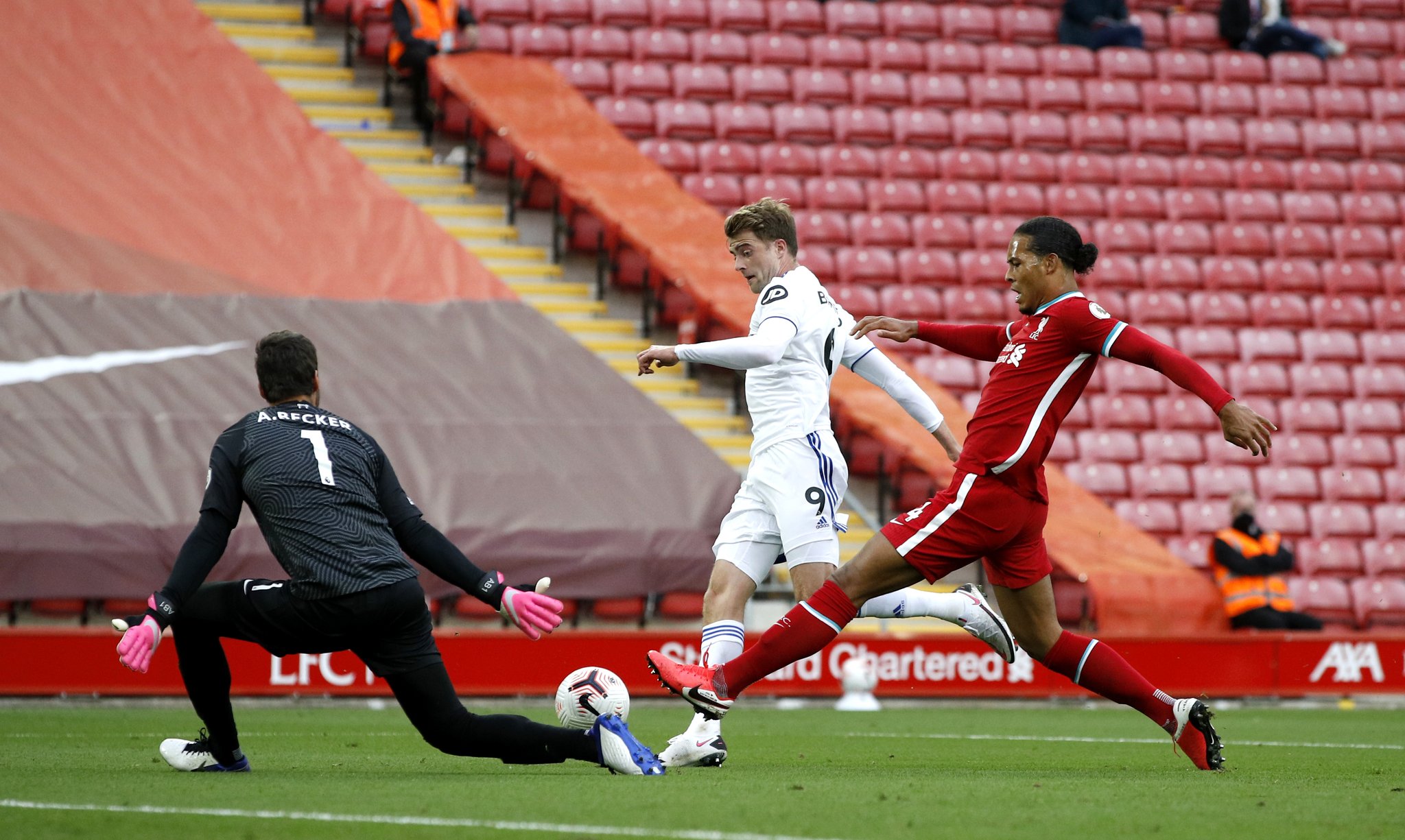 竞争激烈的 竞争激烈的